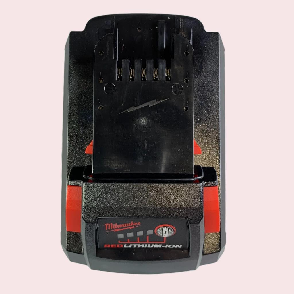 Pin Li-ion 18V 3.0Ah Milwaukee M18HB3, màu đỏ đen, dùng cho các dòng máy có chân pin M18, công suất 54wh