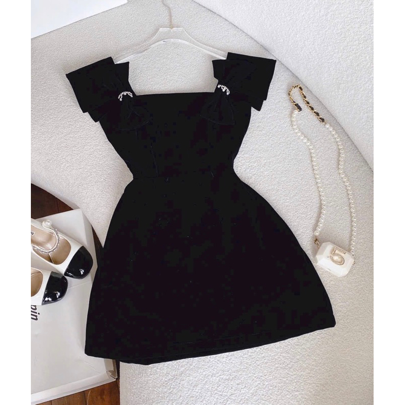 Đầm nhung dáng chữ A vai bản to