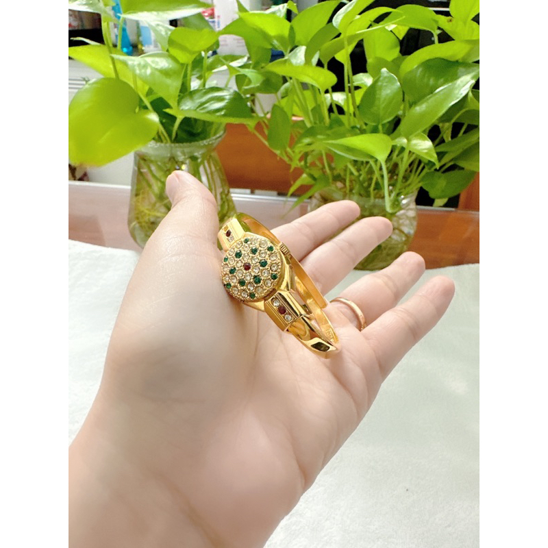 Đồng hồ nữ si nhật dáng còng tay hiệu Aver