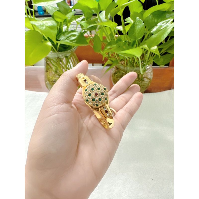 Đồng hồ nữ si nhật dáng còng tay hiệu Aver