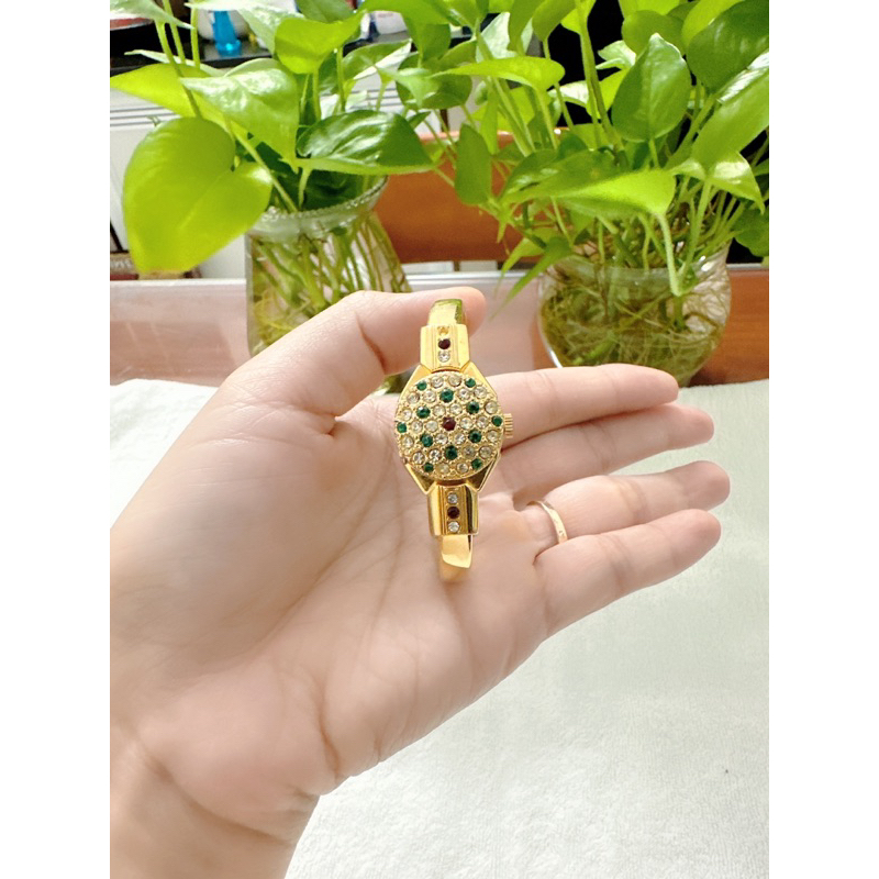 Đồng hồ nữ si nhật dáng còng tay hiệu Aver