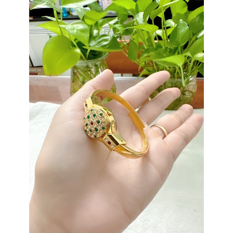 Đồng hồ nữ si nhật dáng còng tay hiệu Aver