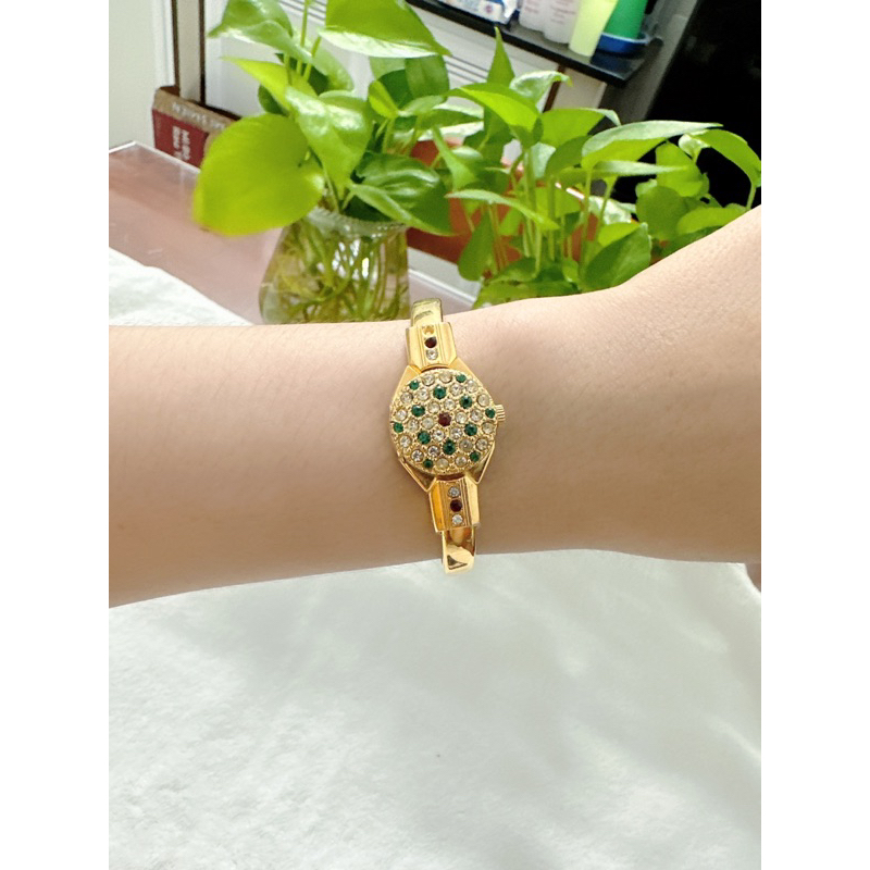 Đồng hồ nữ si nhật dáng còng tay hiệu Aver