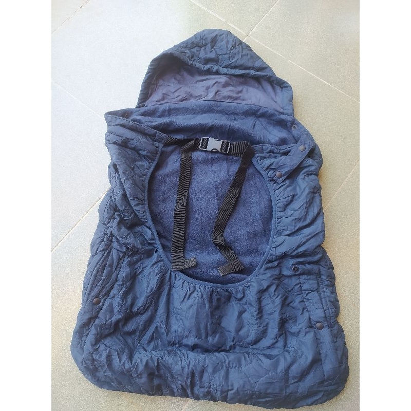 Choàng địu thu đông cho bé