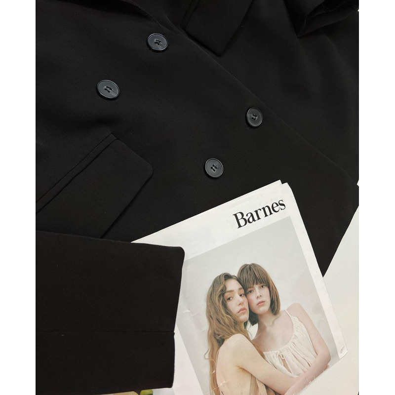 Áo blazer 2hand màu đen phom 6 cúc