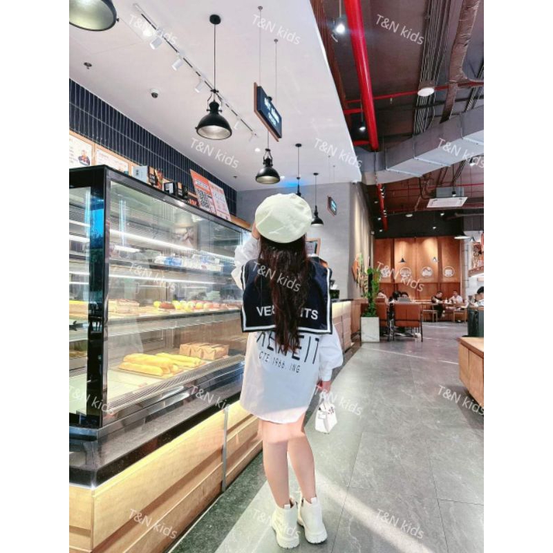 8 đến 30kg.áo sơmi trắng cho bé gái.hình thật trải sàn