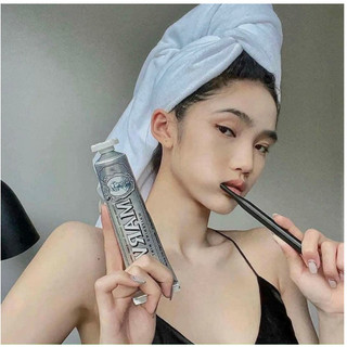 Kem Đánh Trắng Răng Marvis Whitening Mint- 85ml