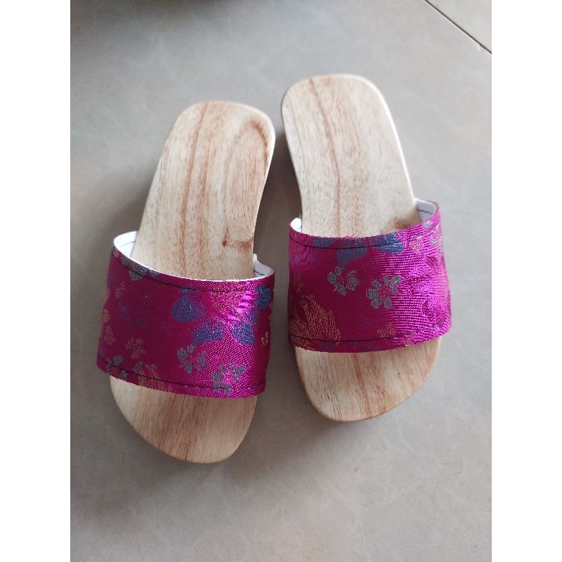 Guốc gỗ 2 phân. guốc cho mẹ và bé. guốc mộc nhật. guốc