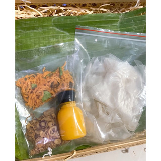 Bánh tráng phơi sương khô gà sốt trứng muối