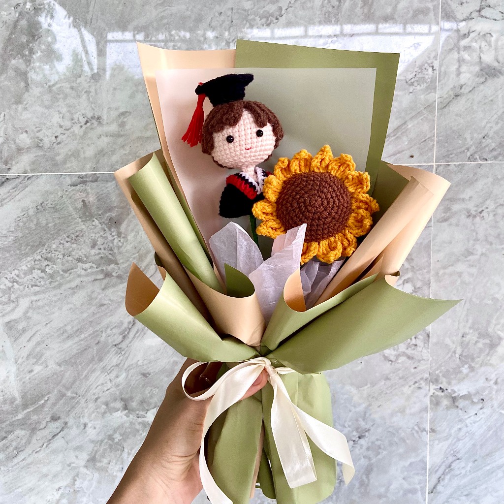 Bó hoa búp bê tốt nghiệp và hướng dương len handmade