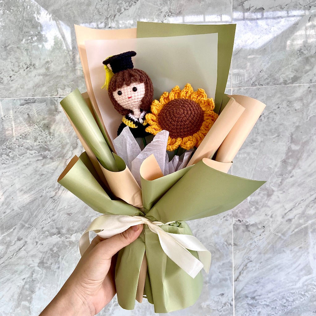 Bó hoa búp bê tốt nghiệp và hướng dương len handmade