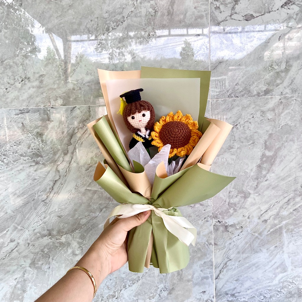 Bó hoa búp bê tốt nghiệp và hướng dương len handmade