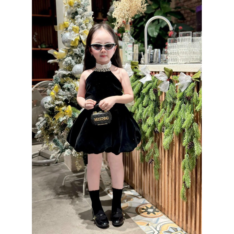 Váy đầm nhung cổ yếm 2 màu cho bé gái 10-30kg