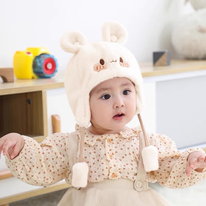 Mũ đội chùm tai giữ ấm cho bé xinh xắn