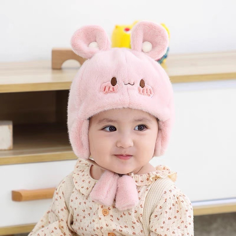 Mũ đội chùm tai giữ ấm cho bé xinh xắn