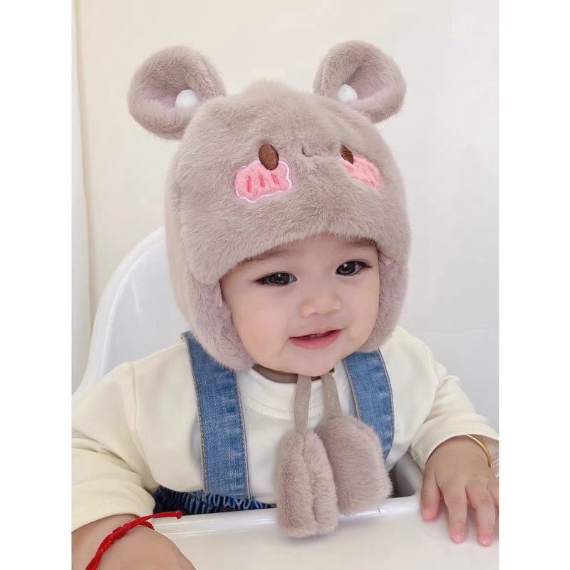 Mũ đội chùm tai giữ ấm cho bé xinh xắn