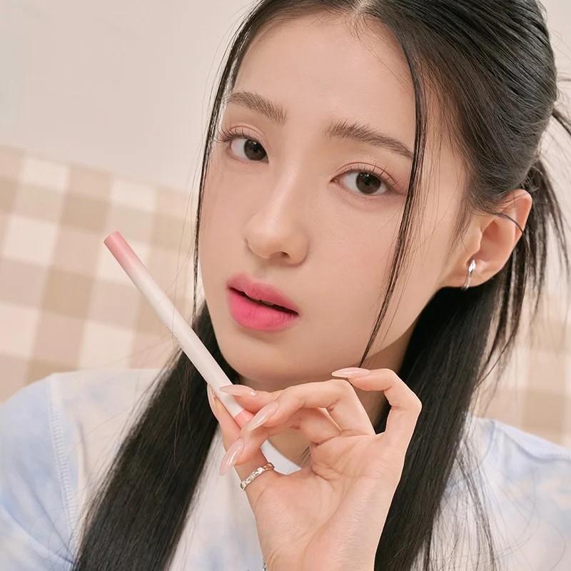 Chì Kẻ Viền Môi Nhung Lì Thiết Kế 2 Đầu Romand Lip Mate Pencil