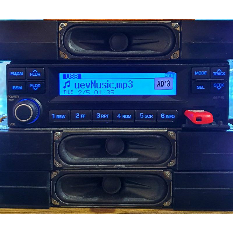 Máy phát nhạc liền amply HYUNDAI và KIA. tính năng radio aux usb.
