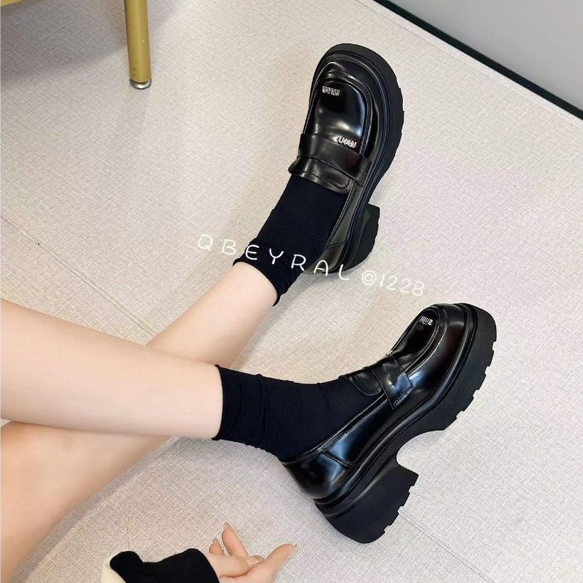Giày Moca Nữ Mũi Tròn Đế Dày Kiểu Dáng Trẻ Trung Gắn Chữ Miumiu Hot Trend 1127-1