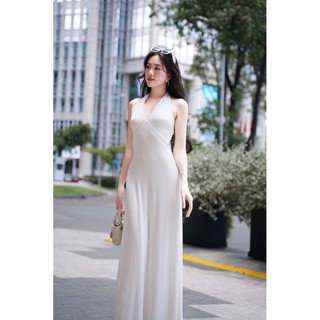 Đầm trắng dài cột cổ