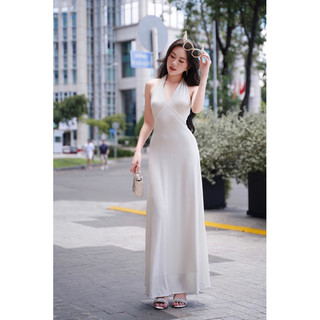 Đầm trắng dài cột cổ