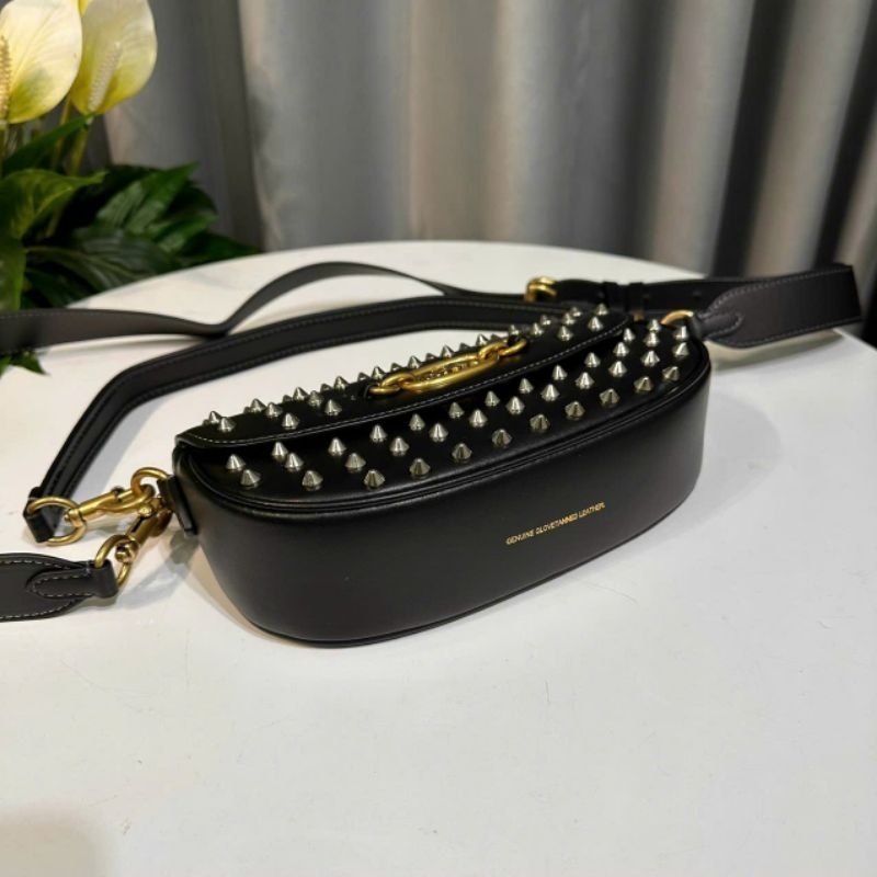 ✨✨Coach Harley Crossbody bag✨✨ CM702🌟Mẫu coach dáng bầu  tán đinh lạ mắt