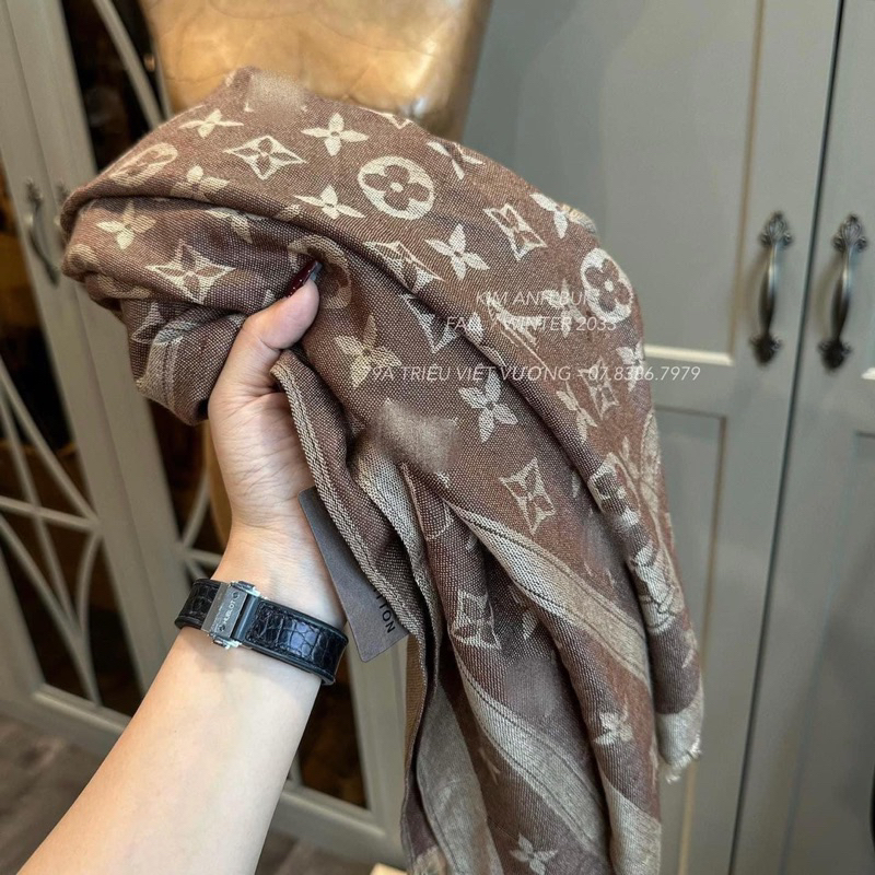 Khăn lụa đũi LV new