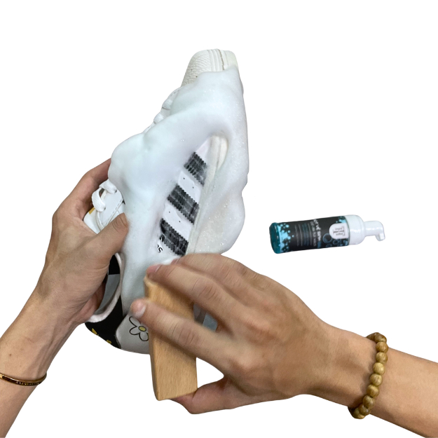 Bọt vệ sinh giày da túi xách làm hoàn hoàn từ tự nhiên