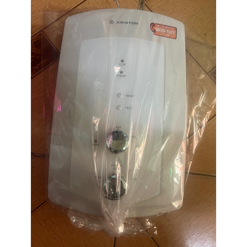 máy tắm nước nóng trực tiếp có bơm trợ lực hãng ariston bơm từ