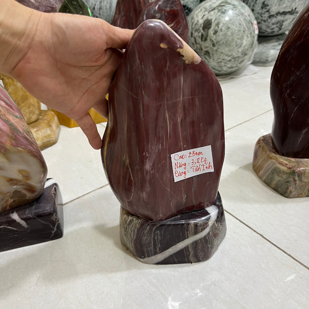 Cây đá, trụ đá màu xanh, đỏ, vàng cao 25 cm nặng 4.5 kg tự nhiên cho người mệnh Kim, Mộc, Thủy, Hỏa, Thổ