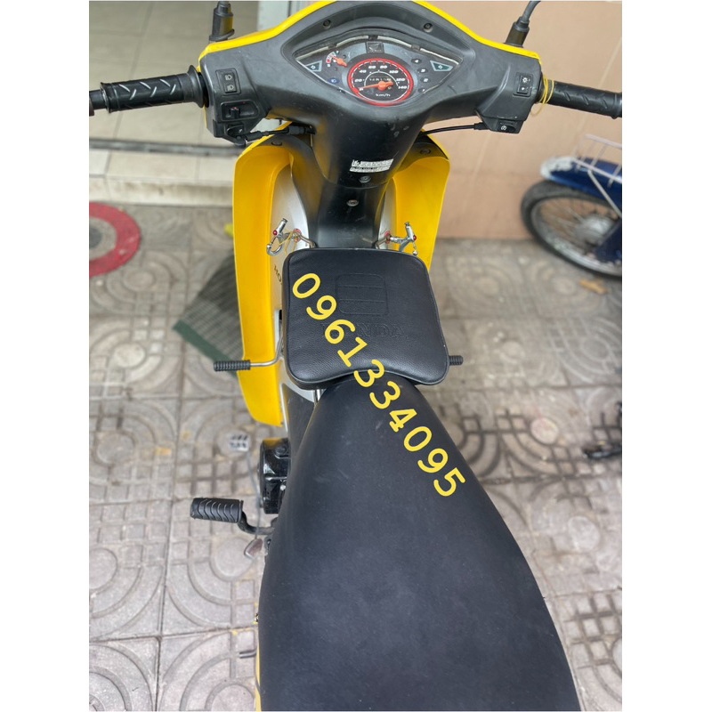 Ghế nệm ngồi xe máy cho bé xe Sirius, Future,wave.Future. Kèm gác chân. Ghế dành cho xe số