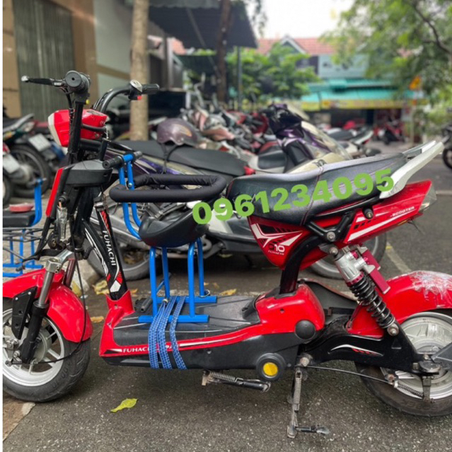Ghế ngồi xe điện cho bé. Có vòng bảo vệ