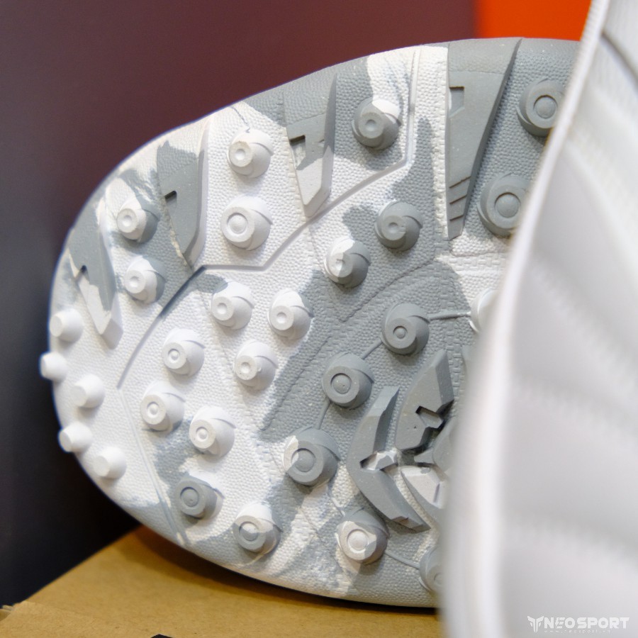 Giày Bóng Đá Cỏ Nhân Tạo Mizuno Morelia Neo 3 Sala Beta Bo Thun Trắng Xám TF