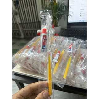 Bộ bàn chải kem đỏ CAO CẤP cho khách sạn. Nhà nghỉ