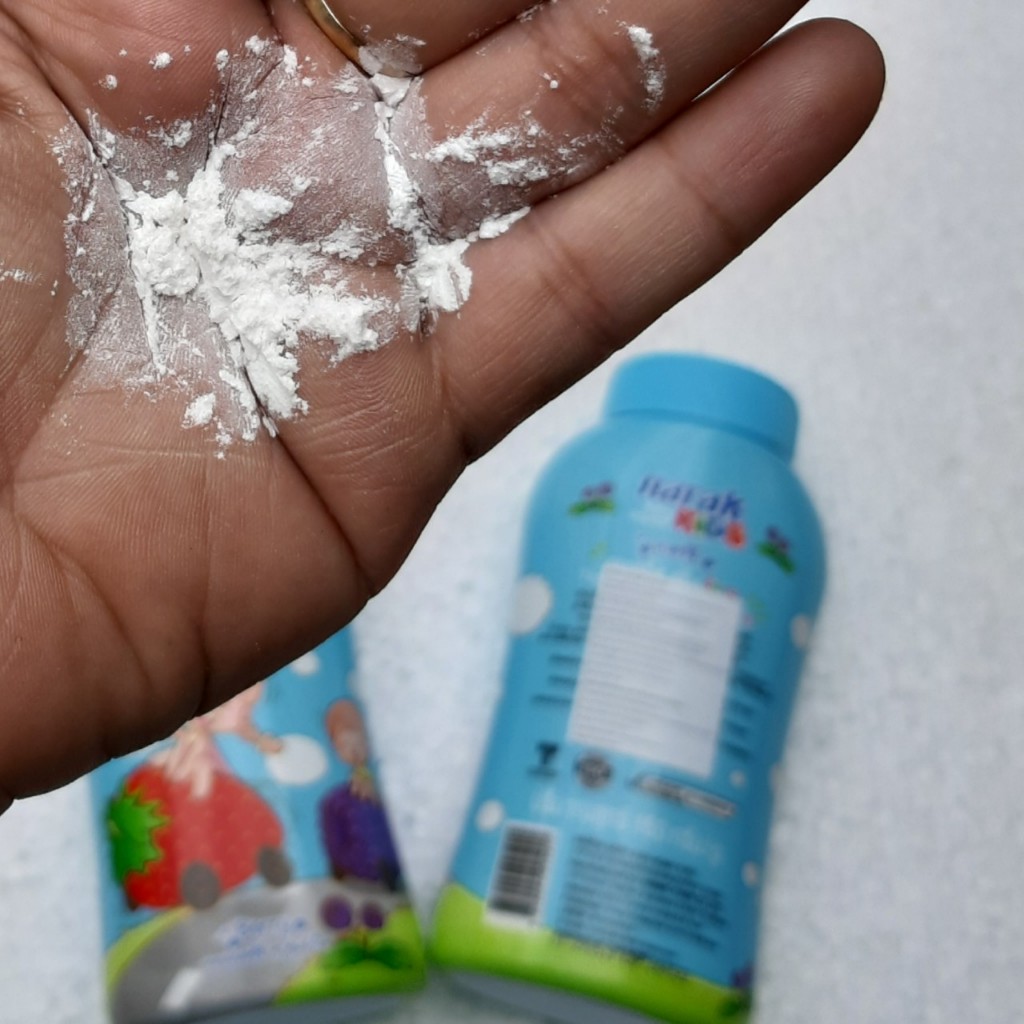 Phấn Thơm Baby Narak chống ẩm ướt, rơm sả, bị hăm Thái Lan 180g