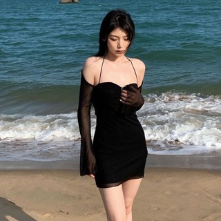 Đầm dây cổ đổ hở lưng gợi cảm