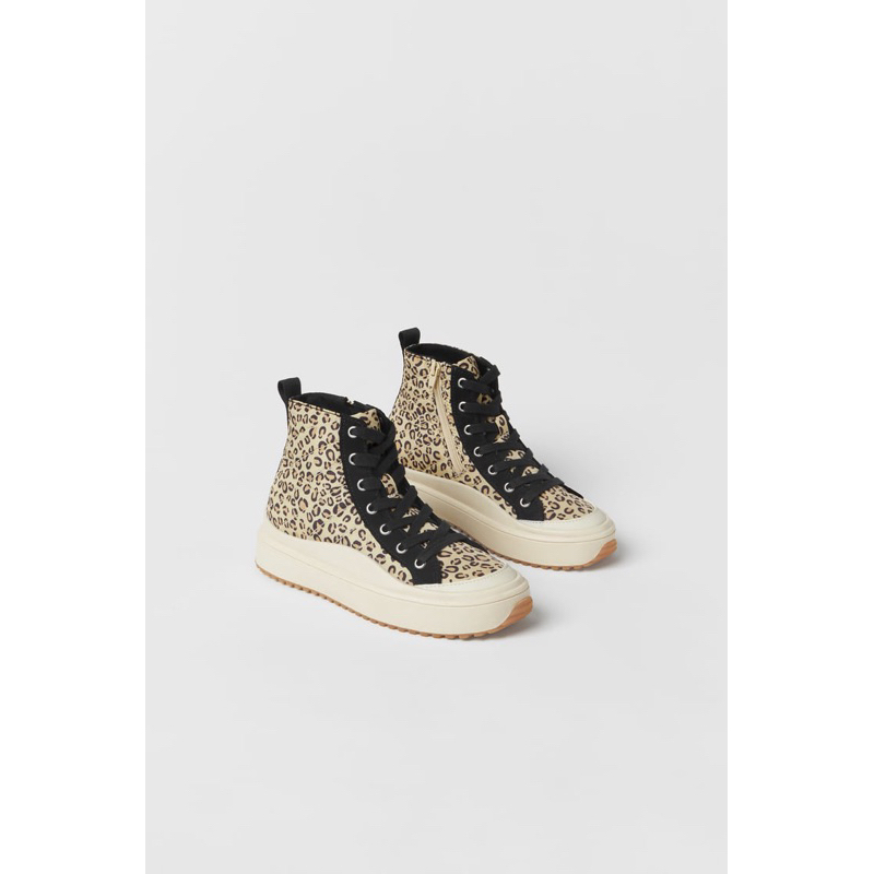 Giày Sneakers Bé Gái Cổ Cao Đốm Be ZR