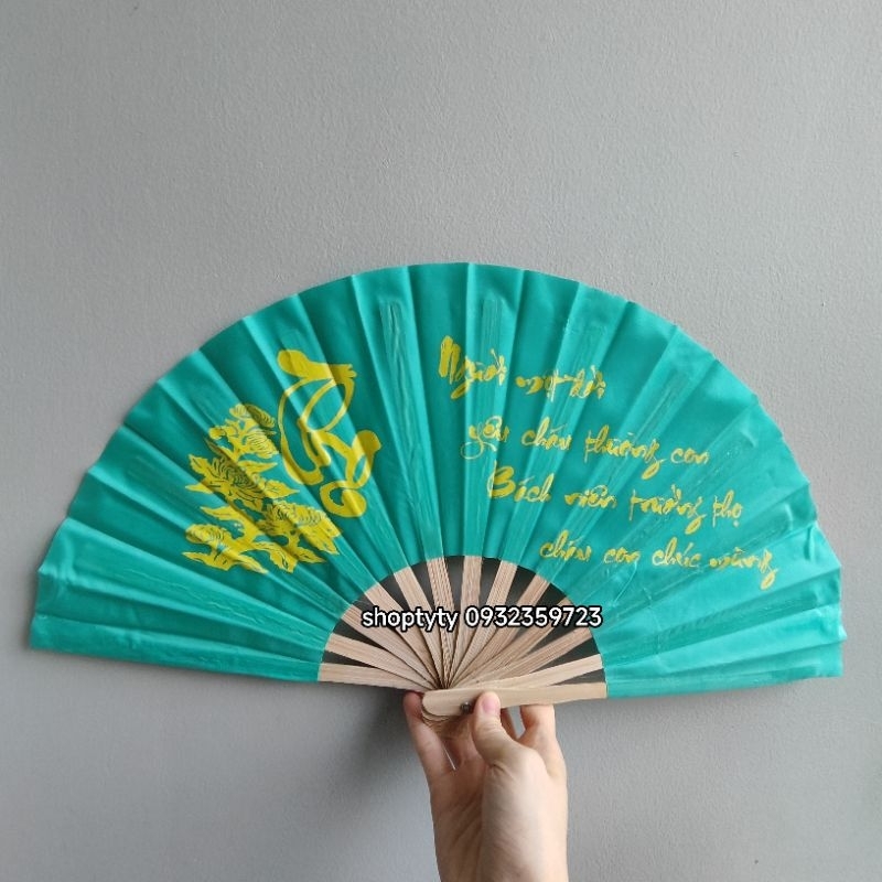 1 Cây Quạt Giấy Giúp Làm Mát Hoặc Dùng Để Múa Quạt