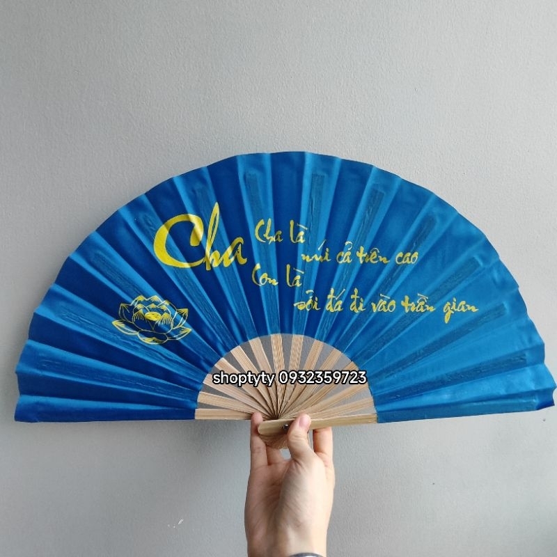 1 Cây Quạt Giấy Giúp Làm Mát Hoặc Dùng Để Múa Quạt