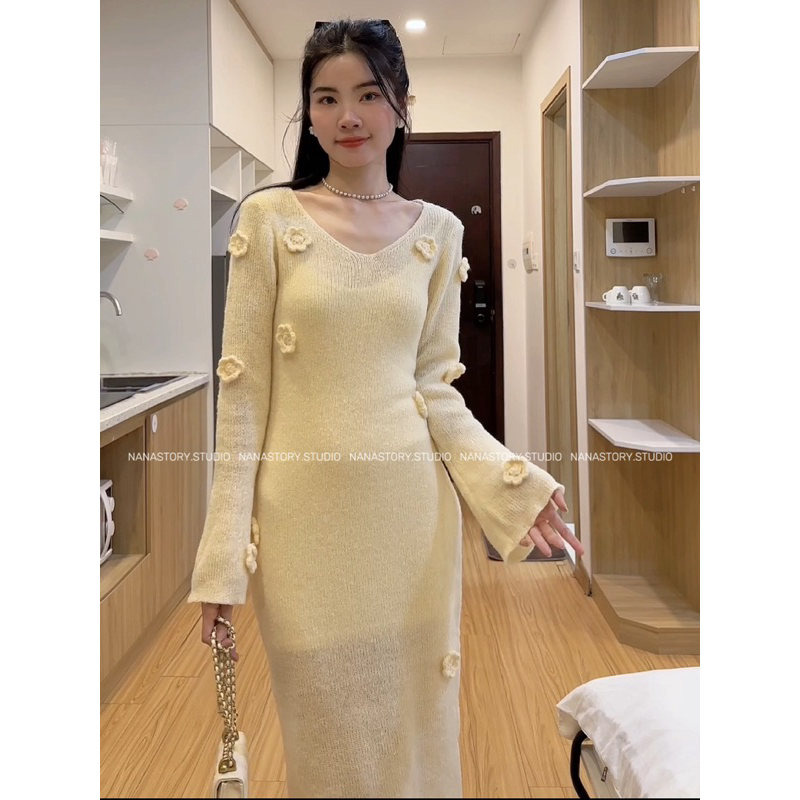 Đầm Len Bông Hoa Màu Gà Con