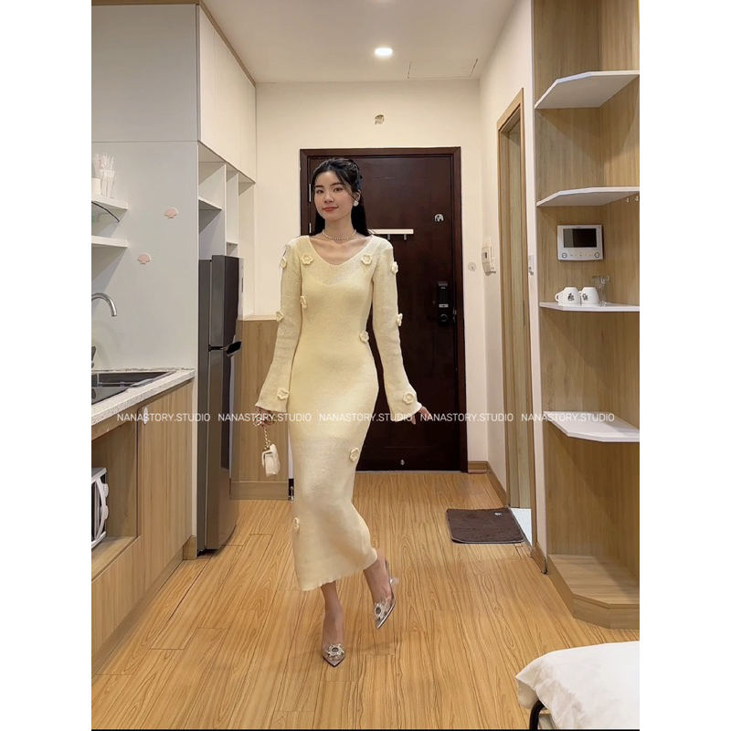 Đầm Len Bông Hoa Màu Gà Con