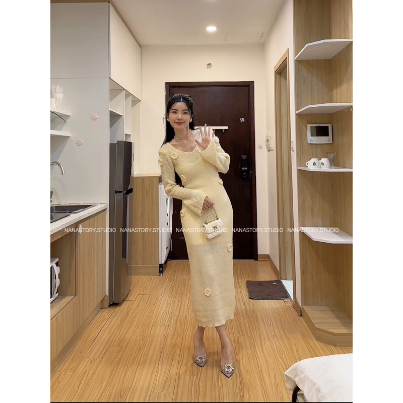 Đầm Len Bông Hoa Màu Gà Con