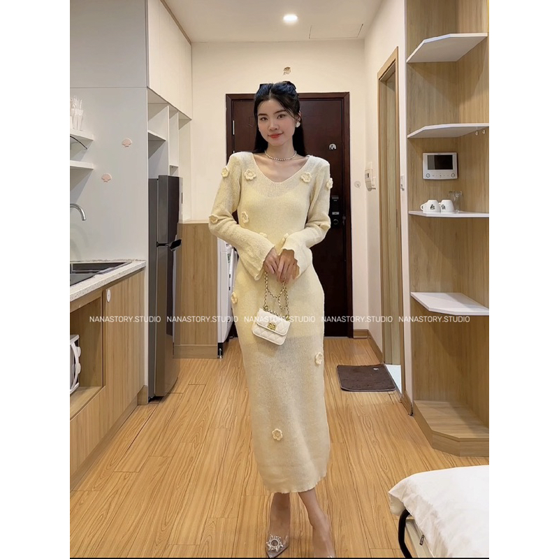 Đầm Len Bông Hoa Màu Gà Con