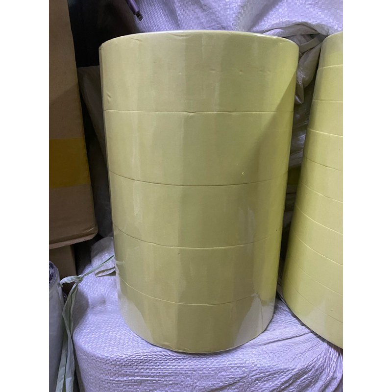 Băng keo xốp vàng trắng 2,4cm. 4,8cm- 6m dùng dán tường hay dán lên gạch độ dính cao.