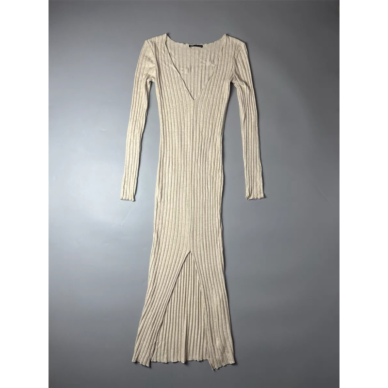 Váy body dáng dài xẻ cổ V màu Be