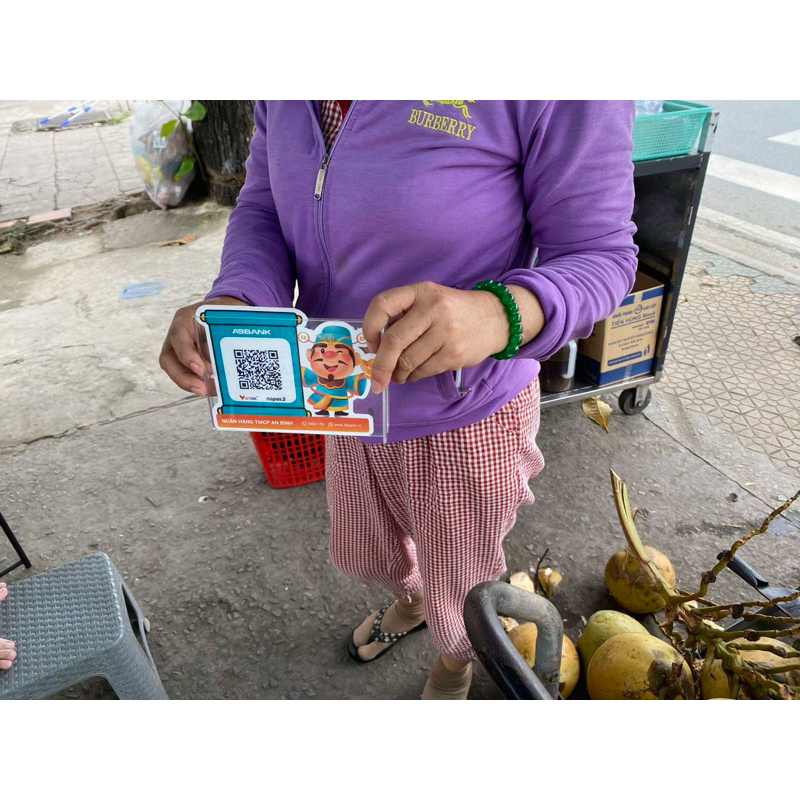 QR CODE Ngân Hàng kèm chân đế