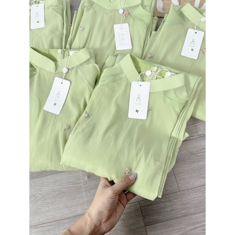 ÁO DÀI XANH THÊU HOA NHÍ  xinh iuu💜