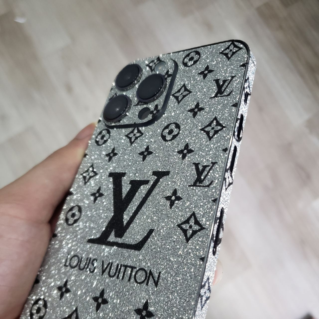 Miếng dán kim tuyến nhũ lv GC dán mặt sau cho iphone 15 promax 14 promax 13 promax 12 promax 11 promax 11