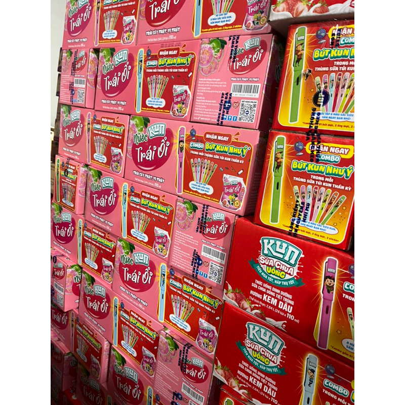 THÙNG 24 TÚI SỮA KUN 110ML HƯƠNG CAM/ DÂU/ SOCOLA/ NHO  Tặng Bút Máy Kun