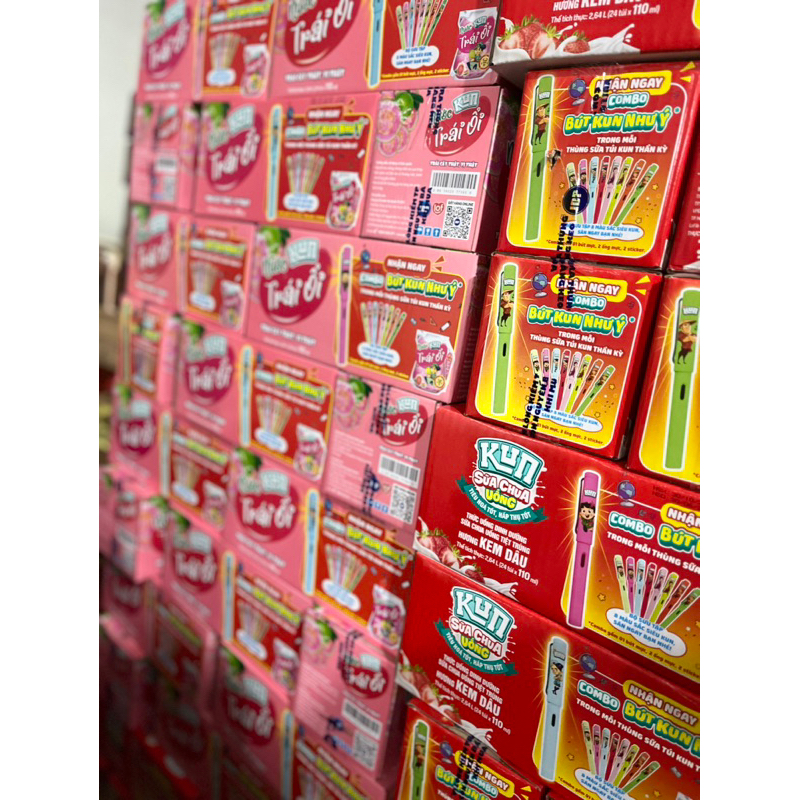 THÙNG 24 TÚI SỮA KUN 110ML HƯƠNG CAM/ DÂU/ SOCOLA/ NHO  Tặng Bút Máy Kun